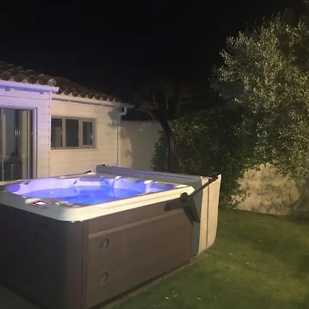 Charmante Maison Avec Jacuzzi. *