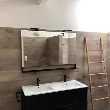 Charmante Maison Avec Jacuzzi. Semesterbostad *