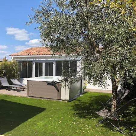 Charmante Maison Avec Jacuzzi. Semesterbostad *