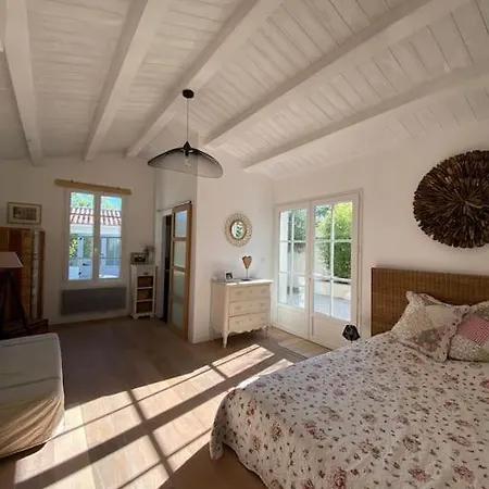 Semesterbostad Charmante Maison Avec Jacuzzi. La Flotte