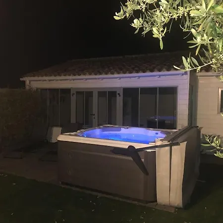 Charmante Maison Avec Jacuzzi. Semesterbostad