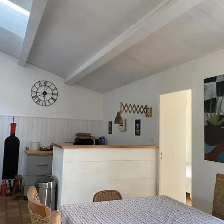 Charmante Maison Avec Jacuzzi. Semesterbostad *