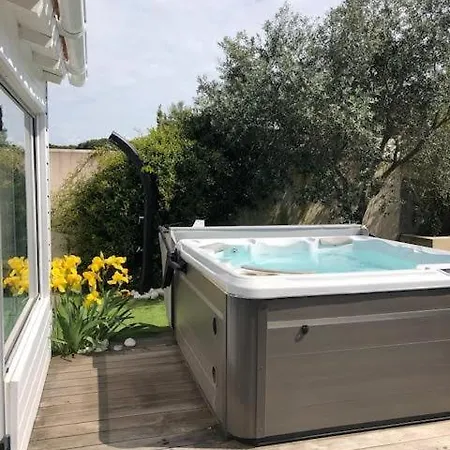 Charmante Maison Avec Jacuzzi. La Flotte